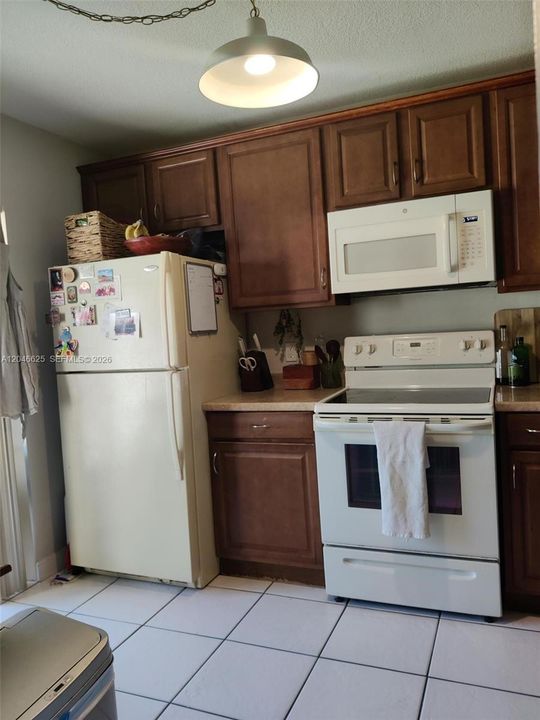 For Rent: $2,350 (2 beds, 2 baths, 1200 Square Feet)
