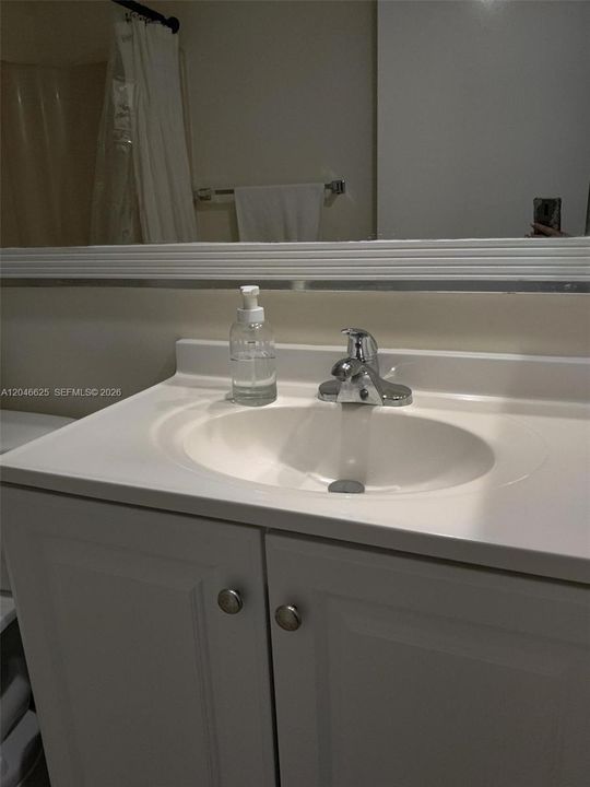 For Rent: $2,350 (2 beds, 2 baths, 1200 Square Feet)