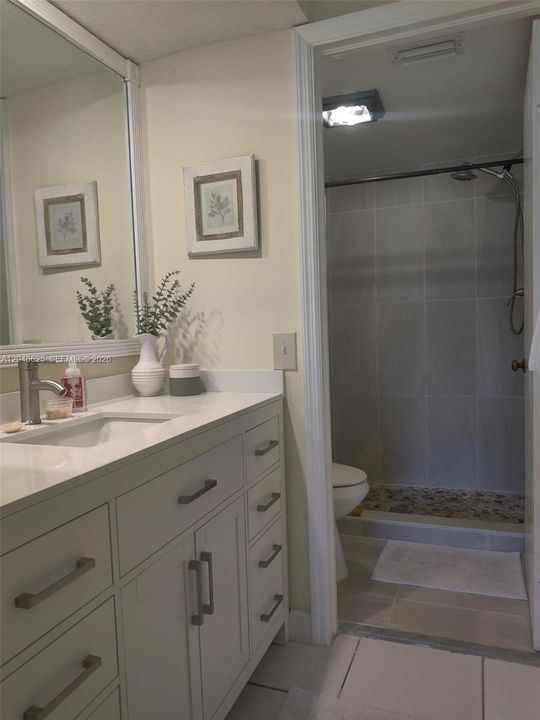 For Rent: $2,350 (2 beds, 2 baths, 1200 Square Feet)