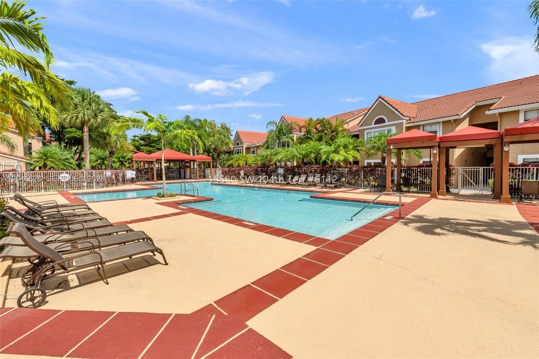 For Rent: $2,400 (2 beds, 2 baths, 979 Square Feet)