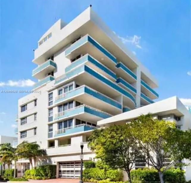 For Rent: $4,950 (1 beds, 1 baths, 760 Square Feet)