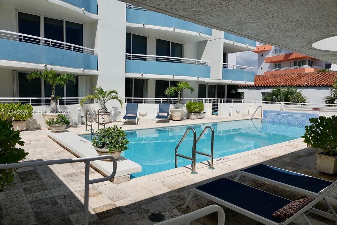 For Rent: $4,950 (1 beds, 1 baths, 760 Square Feet)