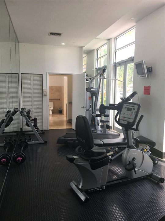 For Rent: $4,950 (1 beds, 1 baths, 760 Square Feet)