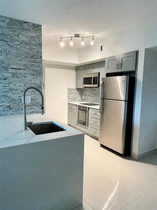 В аренду: $3,550 (2 спален, 2 ванн, 832 Квадратных фут)