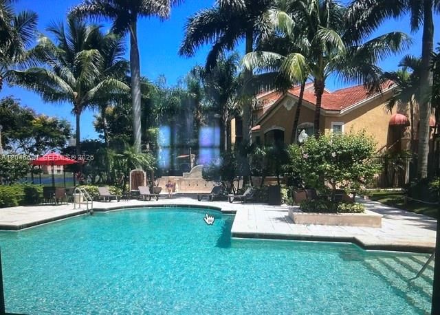 For Rent: $2,200 (2 beds, 2 baths, 1060 Square Feet)