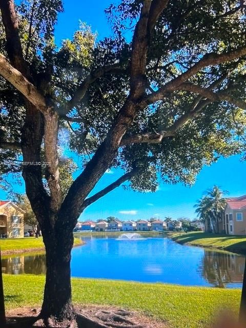 For Rent: $2,200 (2 beds, 2 baths, 1060 Square Feet)