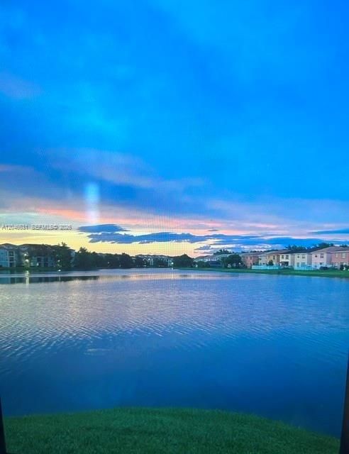 For Rent: $2,200 (2 beds, 2 baths, 1060 Square Feet)