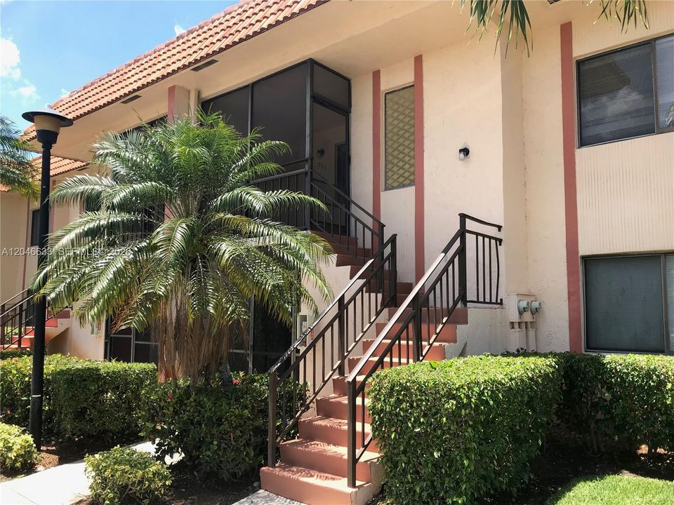 For Rent: $2,399 (2 beds, 2 baths, 1231 Square Feet)