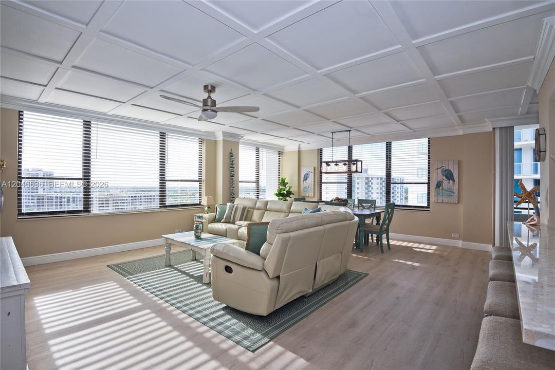 В аренду: $4,500 (2 спален, 2 ванн, 1370 Квадратных фут)