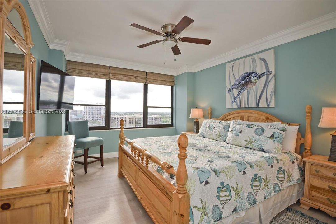 В аренду: $4,500 (2 спален, 2 ванн, 1370 Квадратных фут)