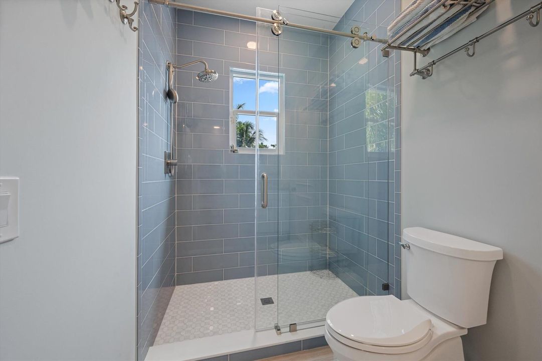Jack & Jill Full Guest Bath 2