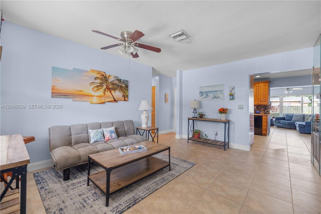 En Venta: $585,000 (3 camas, 2 baños, 1392 Pies cuadrados)