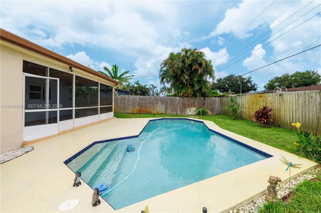 En Venta: $585,000 (3 camas, 2 baños, 1392 Pies cuadrados)
