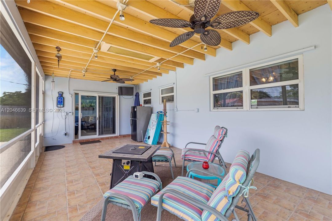 En Venta: $585,000 (3 camas, 2 baños, 1392 Pies cuadrados)