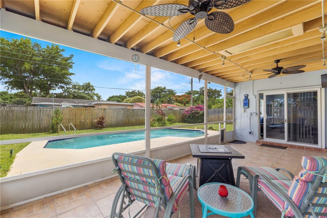 En Venta: $585,000 (3 camas, 2 baños, 1392 Pies cuadrados)