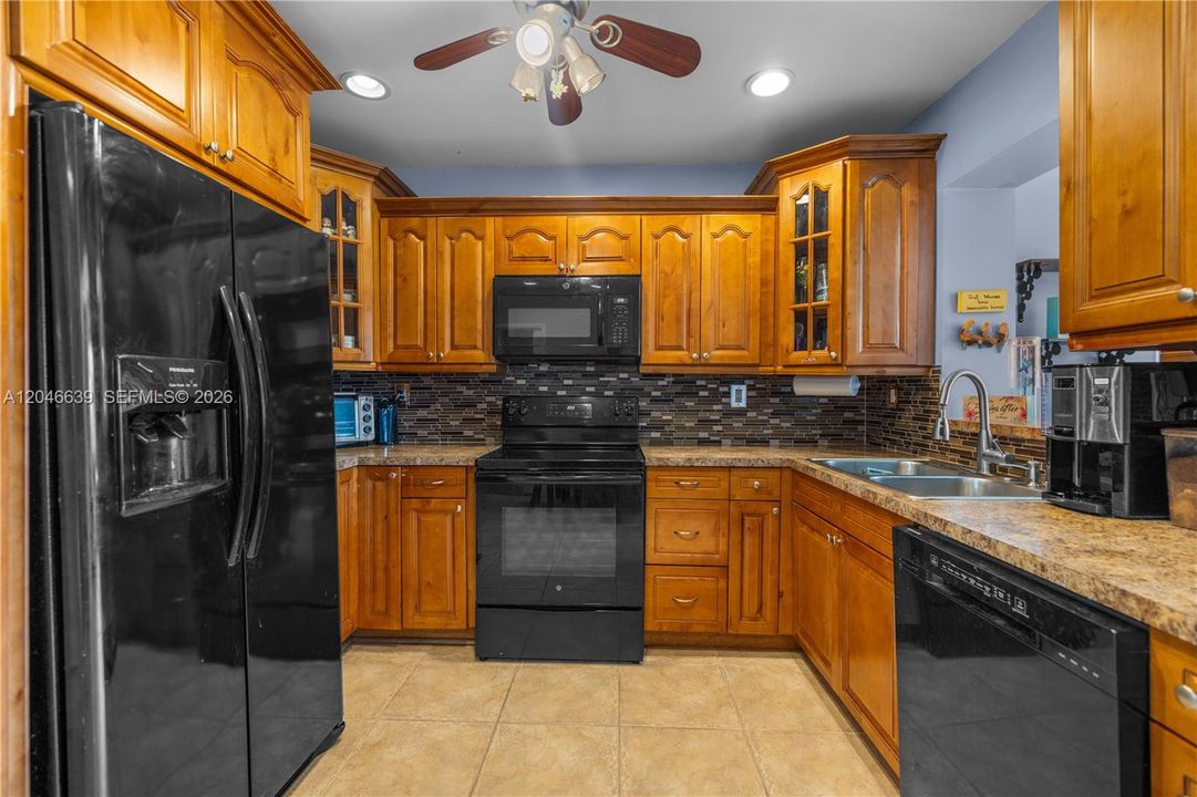 En Venta: $585,000 (3 camas, 2 baños, 1392 Pies cuadrados)