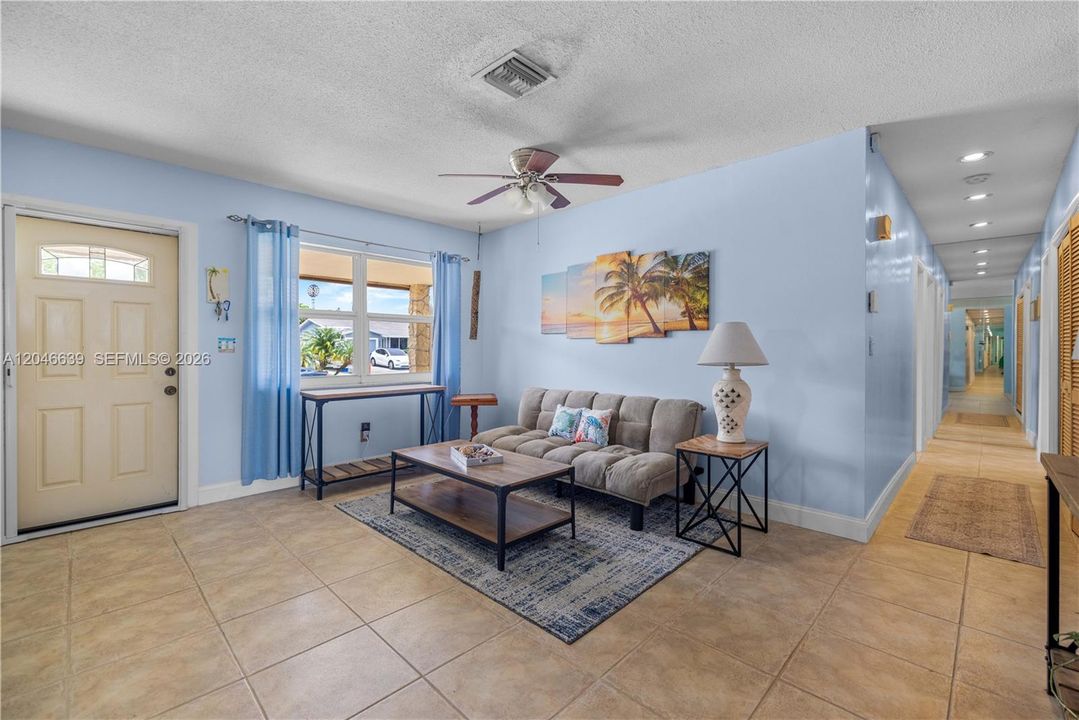 En Venta: $585,000 (3 camas, 2 baños, 1392 Pies cuadrados)