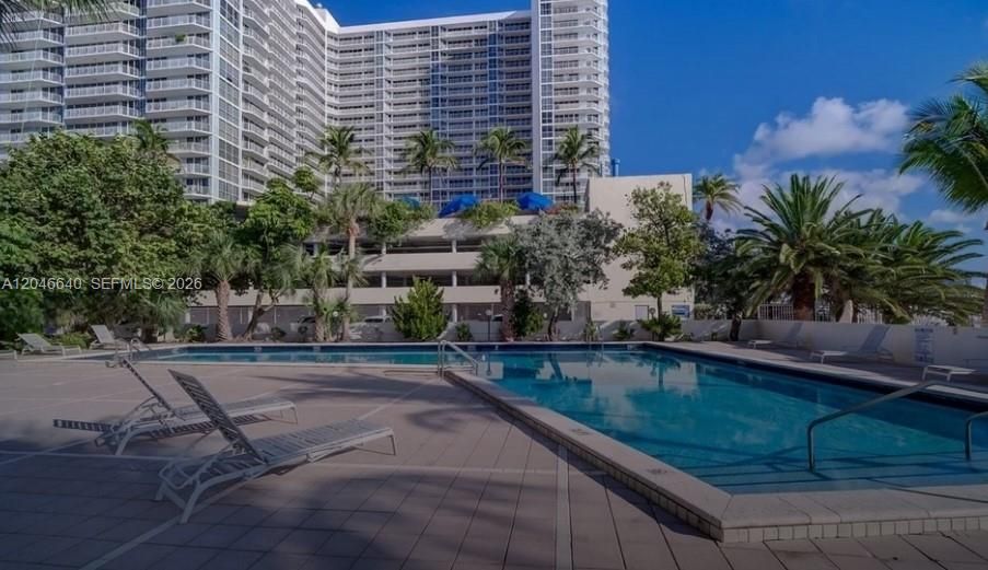 For Sale: $200,000 (0 beds, 1 baths, 432 Square Feet)