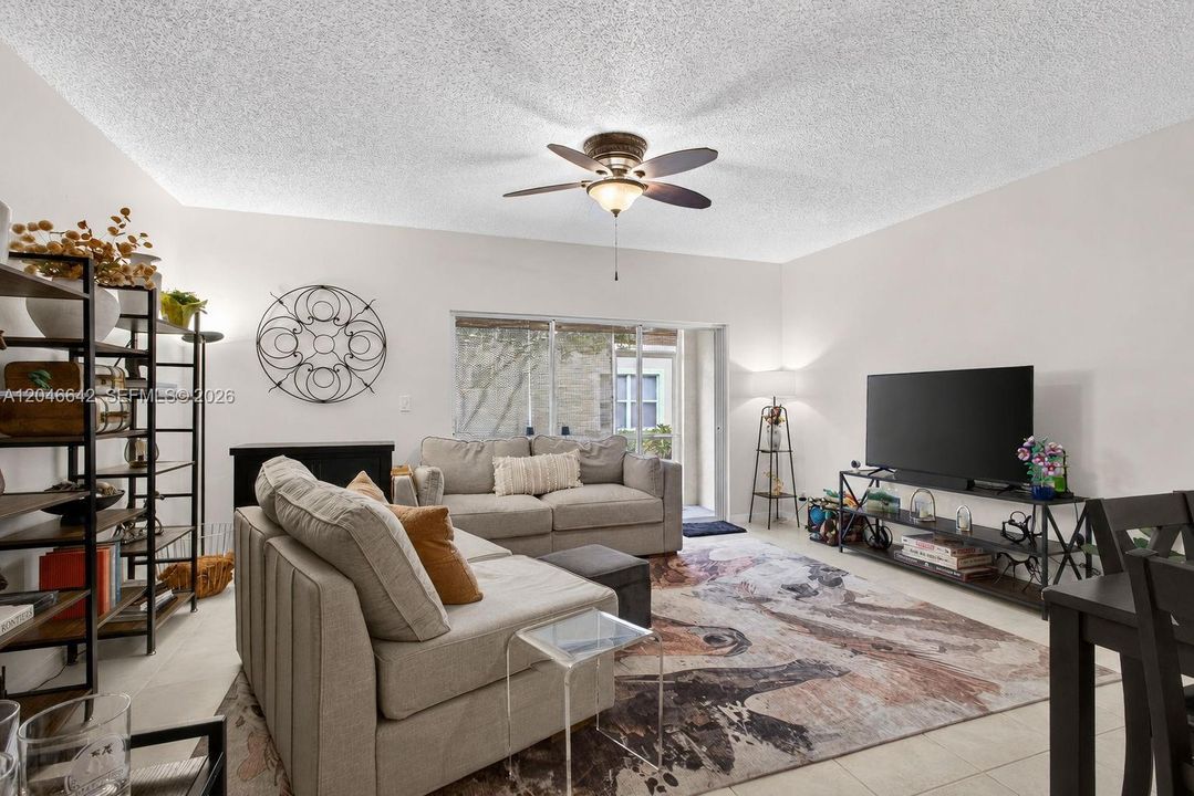 For Sale: $403,999 (2 beds, 2 baths, 1409 Square Feet)