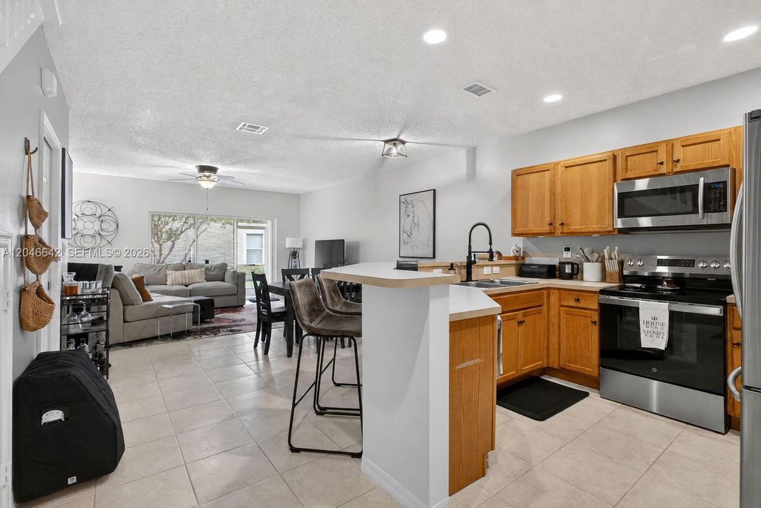 For Sale: $403,999 (2 beds, 2 baths, 1409 Square Feet)