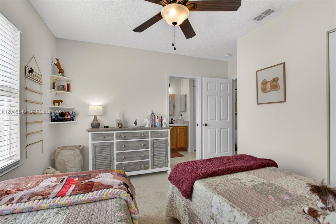For Sale: $403,999 (2 beds, 2 baths, 1409 Square Feet)