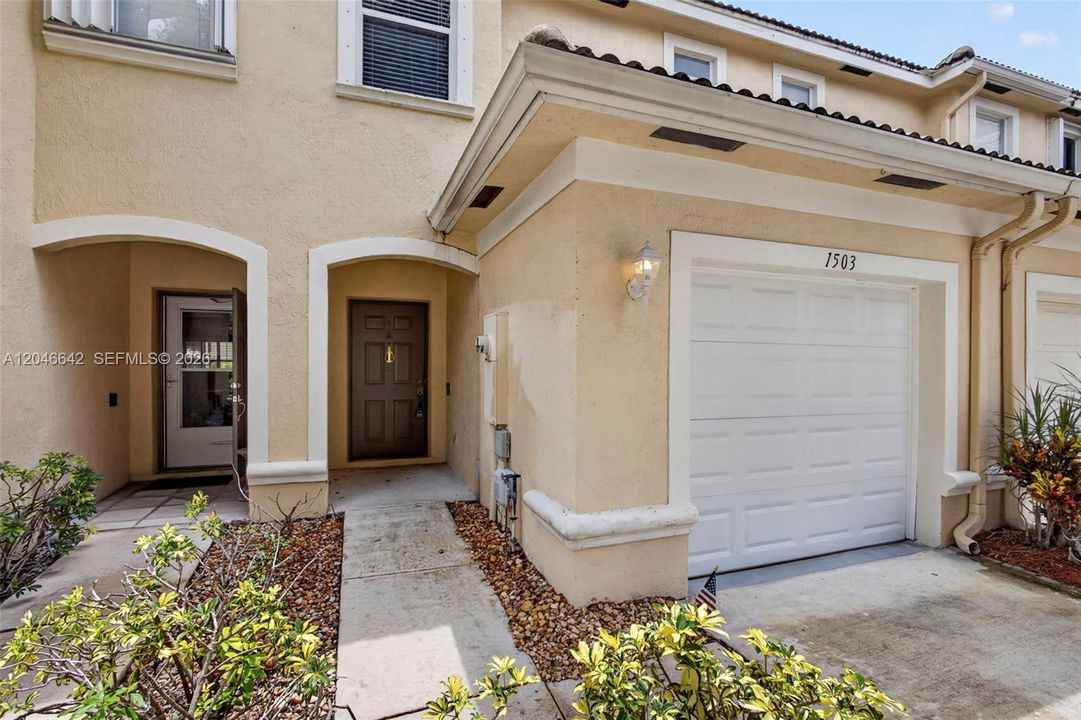 For Sale: $403,999 (2 beds, 2 baths, 1409 Square Feet)