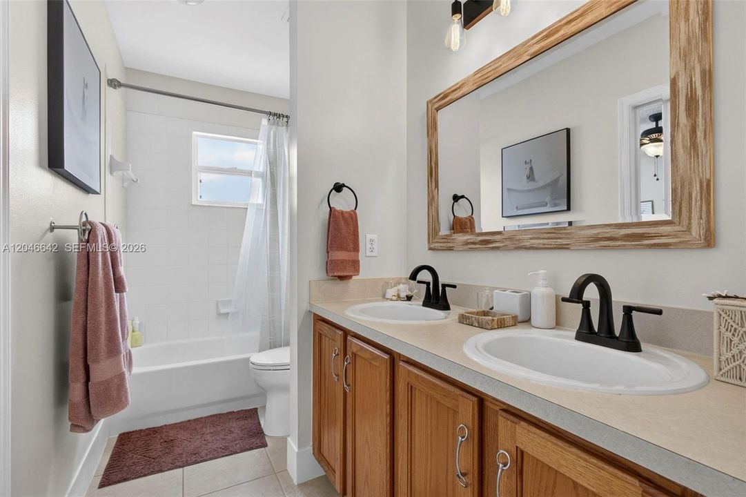 For Sale: $403,999 (2 beds, 2 baths, 1409 Square Feet)