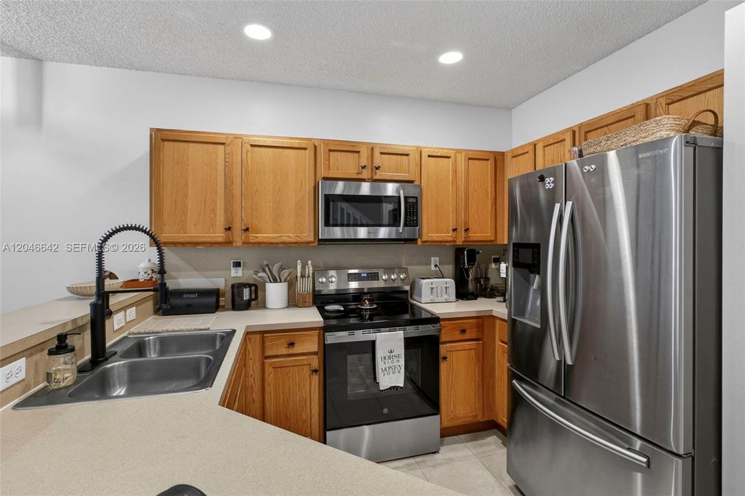 For Sale: $403,999 (2 beds, 2 baths, 1409 Square Feet)