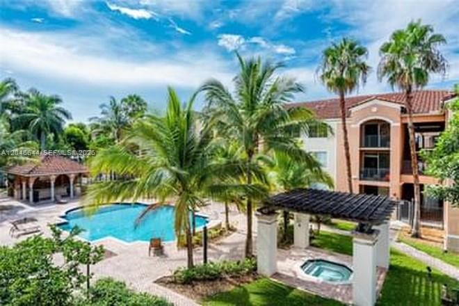 For Rent: $2,200 (1 beds, 1 baths, 711 Square Feet)