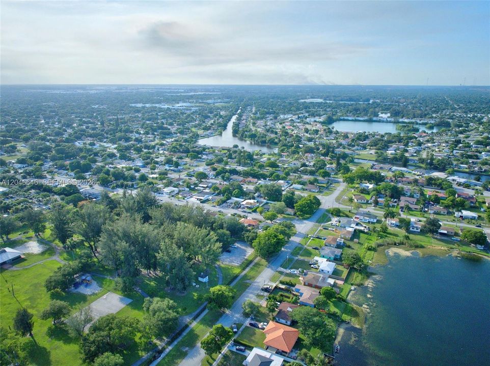 For Sale: $499,000 (4 beds, 2 baths, 1405 Square Feet)