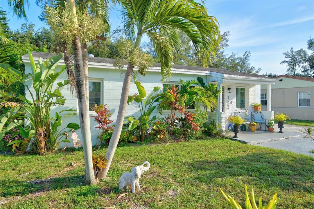 For Sale: $499,000 (4 beds, 2 baths, 1405 Square Feet)