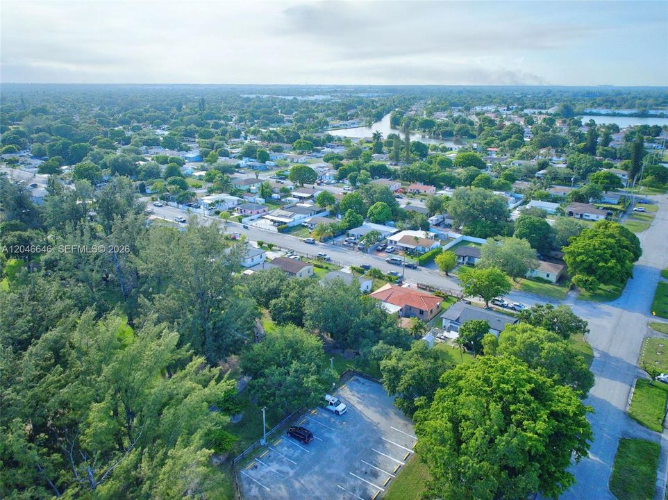 For Sale: $499,000 (4 beds, 2 baths, 1405 Square Feet)