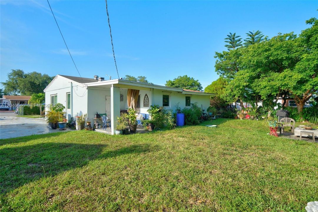 For Sale: $499,000 (4 beds, 2 baths, 1405 Square Feet)