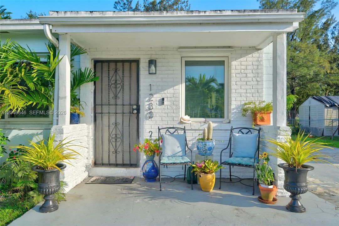 For Sale: $499,000 (4 beds, 2 baths, 1405 Square Feet)