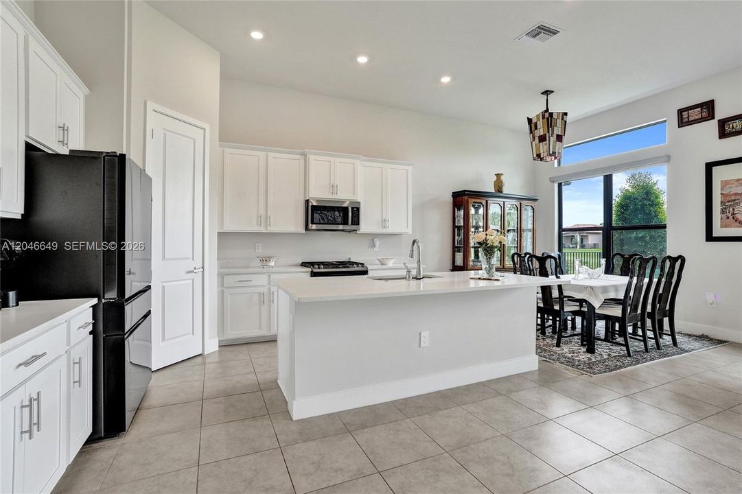 For Sale: $848,800 (3 beds, 2 baths, 1762 Square Feet)