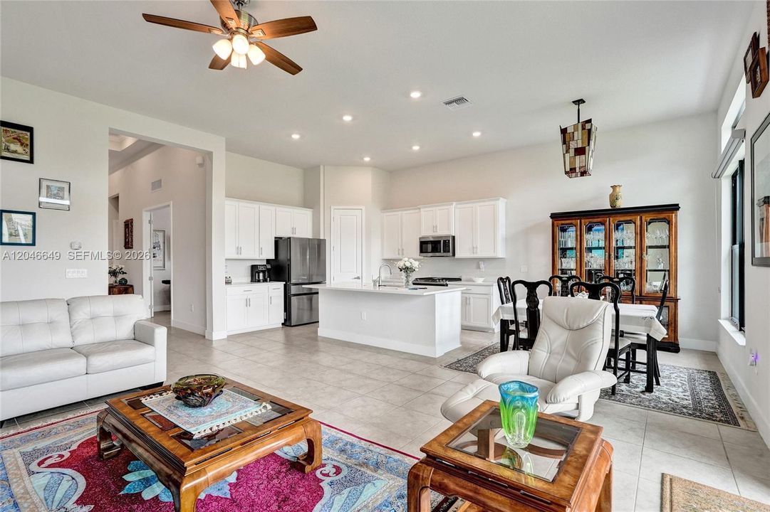 For Sale: $848,800 (3 beds, 2 baths, 1762 Square Feet)