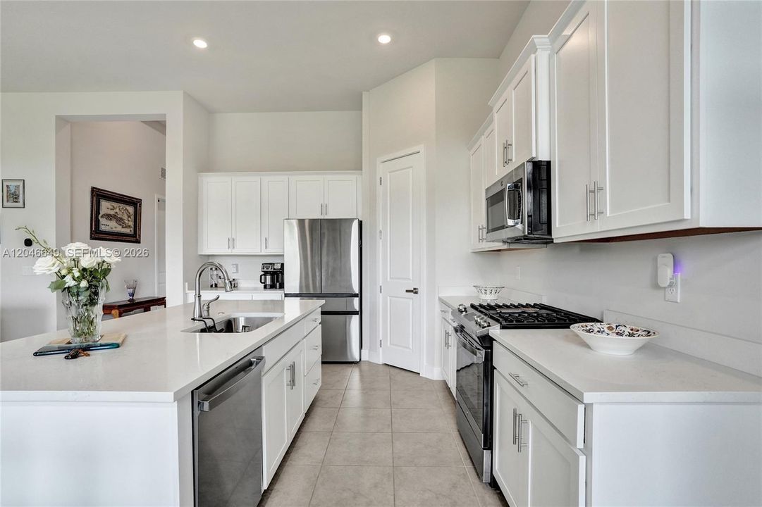 For Sale: $848,800 (3 beds, 2 baths, 1762 Square Feet)