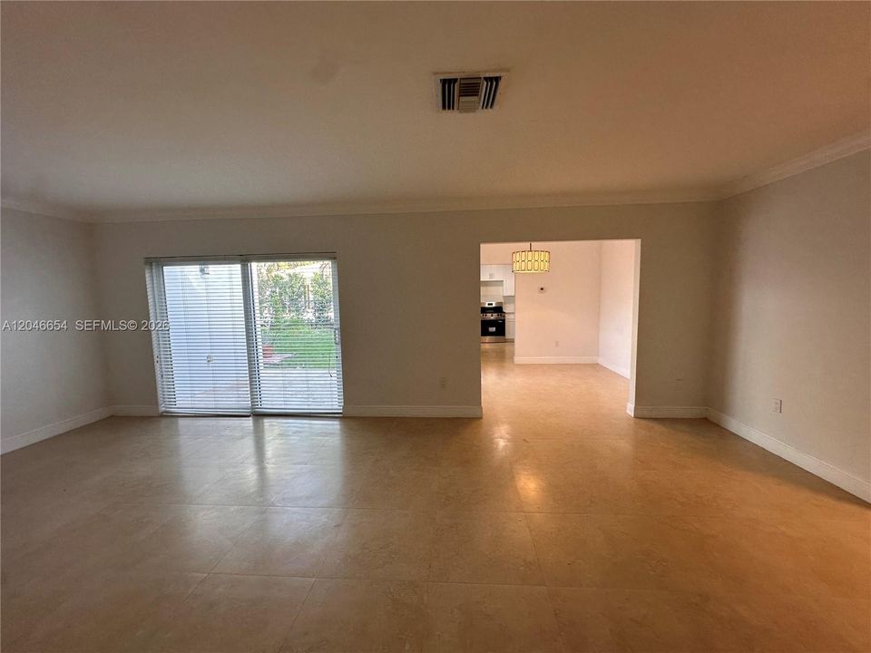 En Renta: $5,998 (3 camas, 2 baños, 3169 Pies cuadrados)