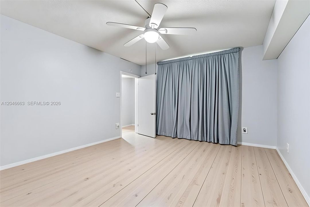 На продажу: $285,000 (2 спален, 2 ванн, 910 Квадратных фут)