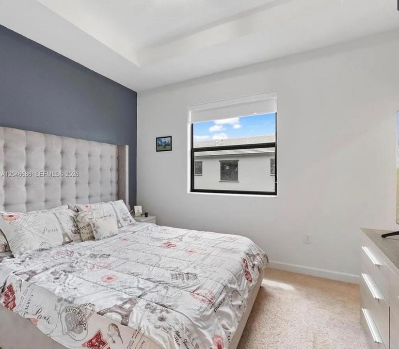 En Venta: $355,000 (3 camas, 3 baños, 1328 Pies cuadrados)