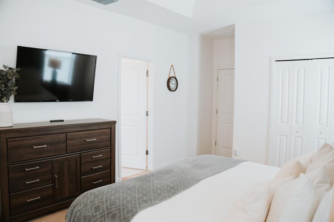Master bed 2 sec floor