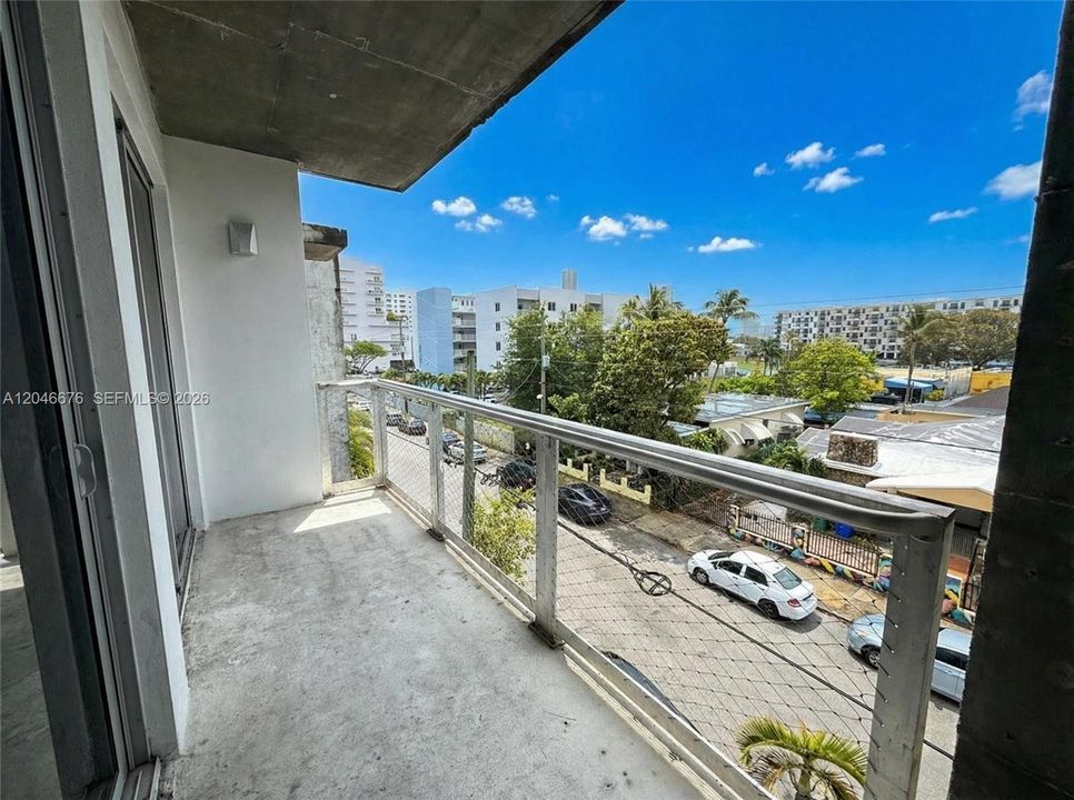 For Rent: $1,900 (0 beds, 1 baths, 525 Square Feet)