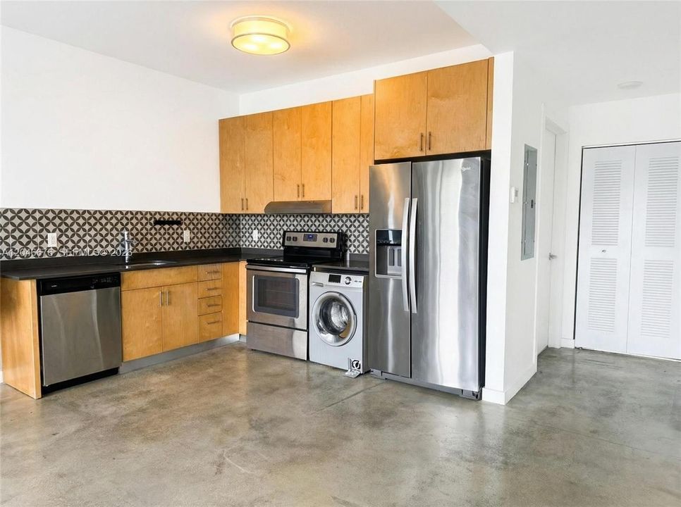 For Rent: $1,900 (0 beds, 1 baths, 525 Square Feet)