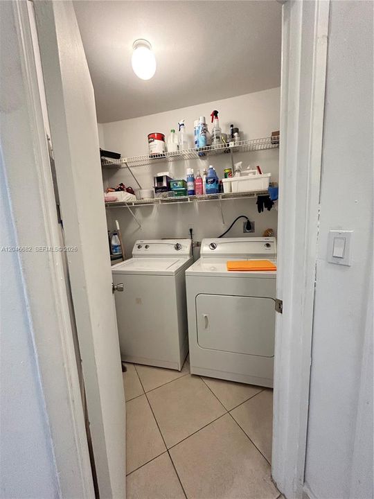En Renta: $2,400 (2 camas, 2 baños, 1000 Pies cuadrados)
