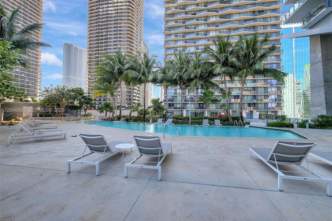 For Sale: $1,199,000 (2 beds, 2 baths, 1407 Square Feet)