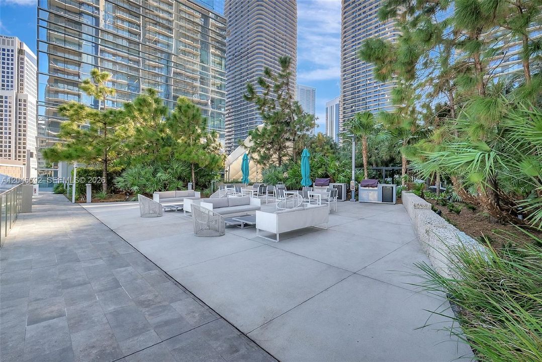 For Sale: $1,199,000 (2 beds, 2 baths, 1407 Square Feet)