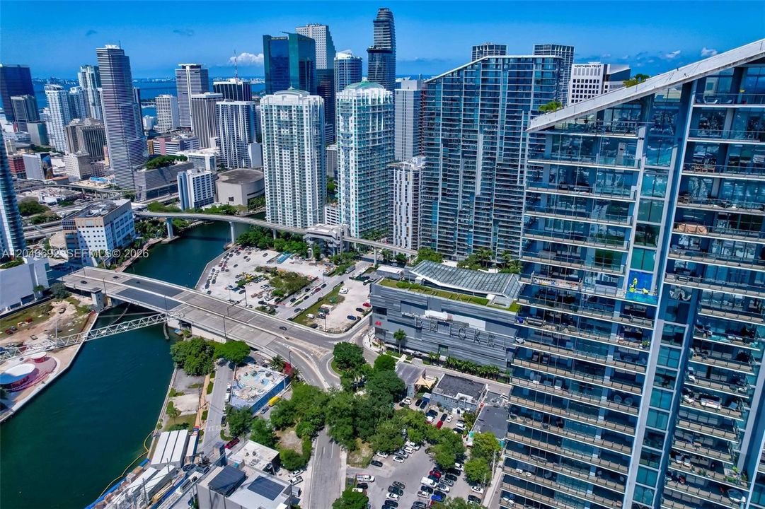 For Sale: $1,199,000 (2 beds, 2 baths, 1407 Square Feet)