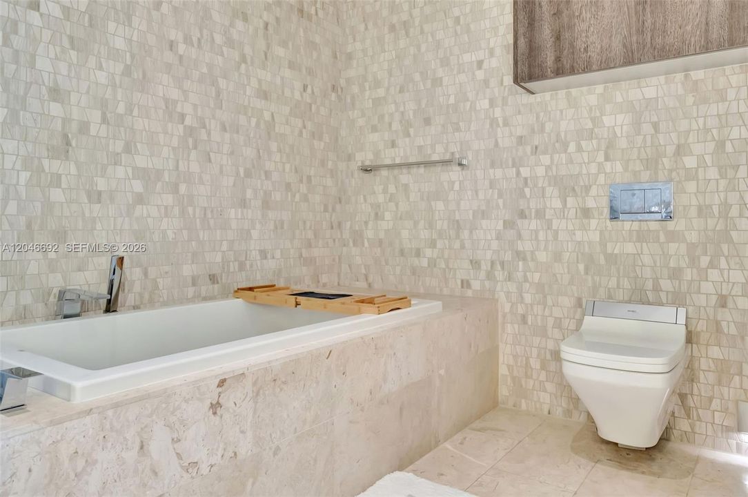 For Sale: $1,199,000 (2 beds, 2 baths, 1407 Square Feet)