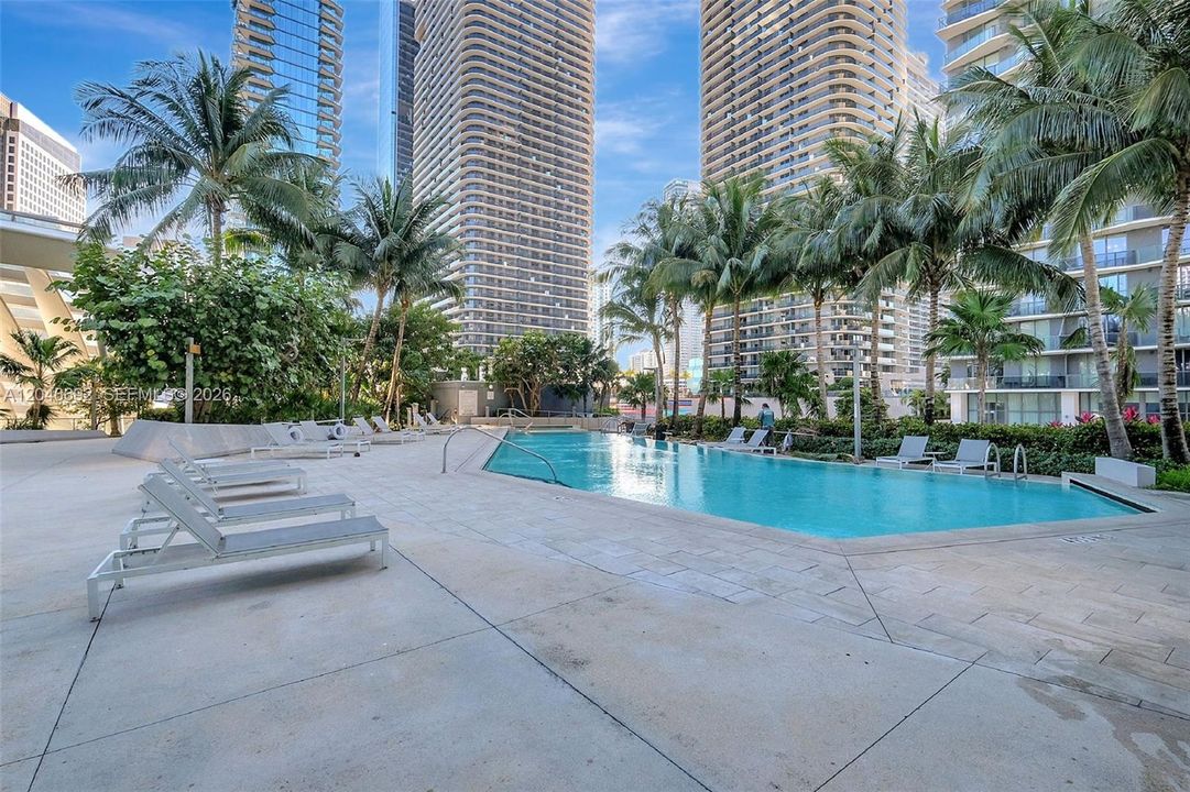 For Sale: $1,199,000 (2 beds, 2 baths, 1407 Square Feet)