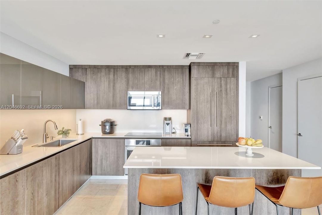 For Sale: $1,199,000 (2 beds, 2 baths, 1407 Square Feet)